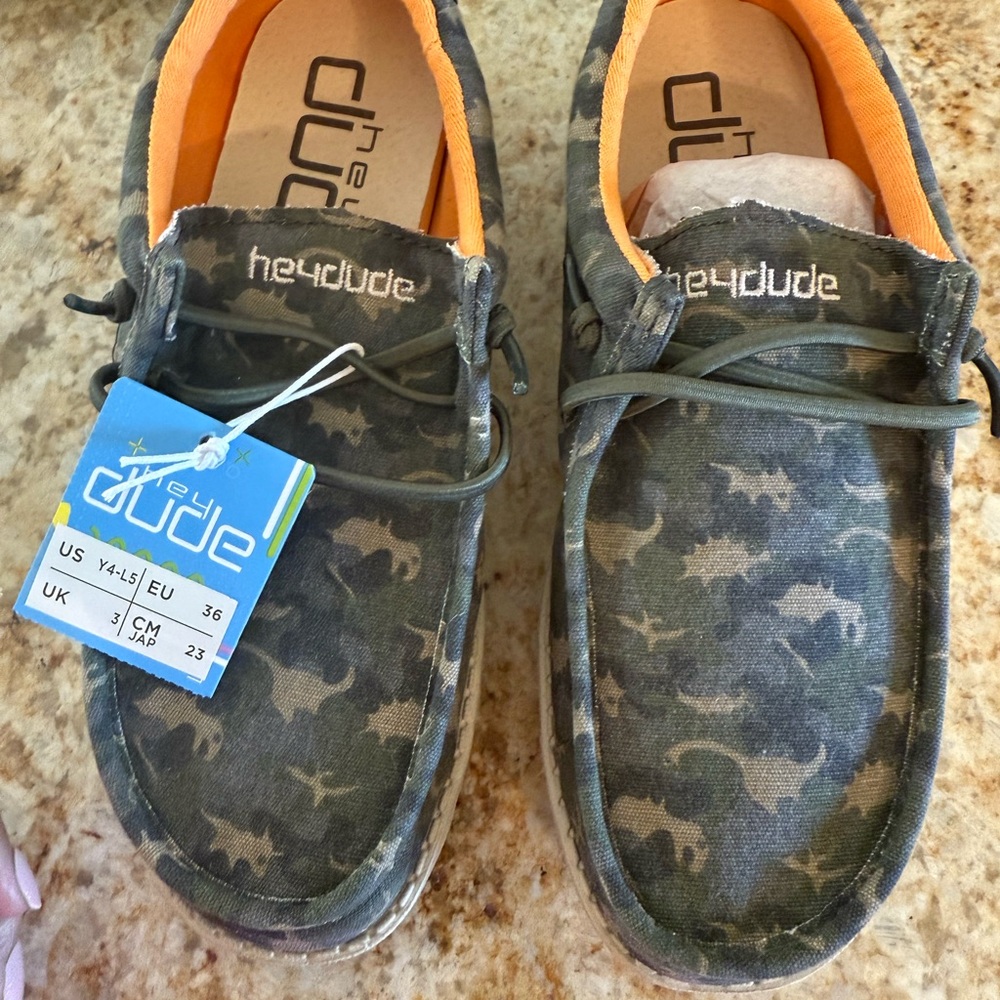 New Hey Dude Wally Youth Camo Shoes – Size US 4Y–5Y / EU 36